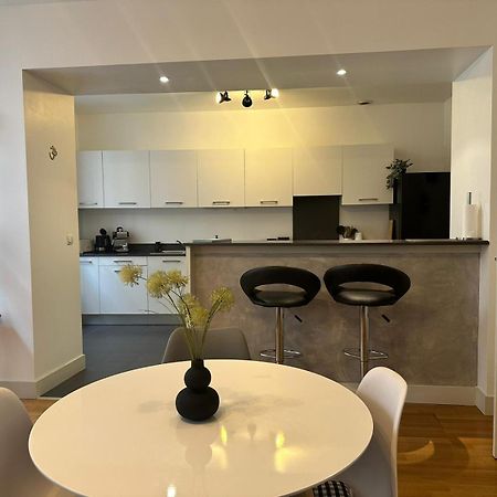 Spacieux Appartement 2 Chambres Plein Coeur De פרפיניין מראה חיצוני תמונה